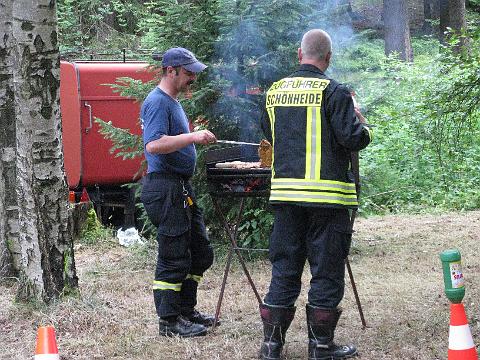 IMG_2195.JPG - hier grillen die Zugführer noch selbst