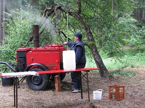 IMG_2285.JPG - Sonntagseier kochen in der Gulaschkanone